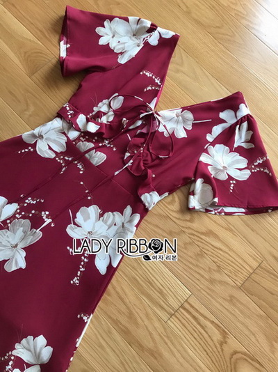 เดรสสีแดงเบอร์กันดีพิมพ์ลายดอกไม้สีขาว
