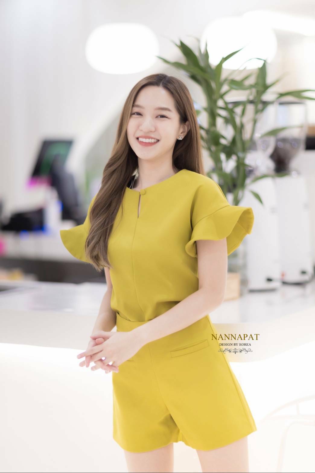 เสื้อซิปข้าง แต่งกระดุมคอ สีเหลือง