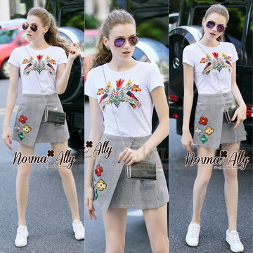 Lady Ribbon Online เสื้อผ้าออนไลน์ ขายส่ง NA07110716 🎉Normal Ally Present embroider flower T-shirt and skirt set🎉 (เสื้อ + กระโปรง , แต่งงานปักทั้งชุด)
