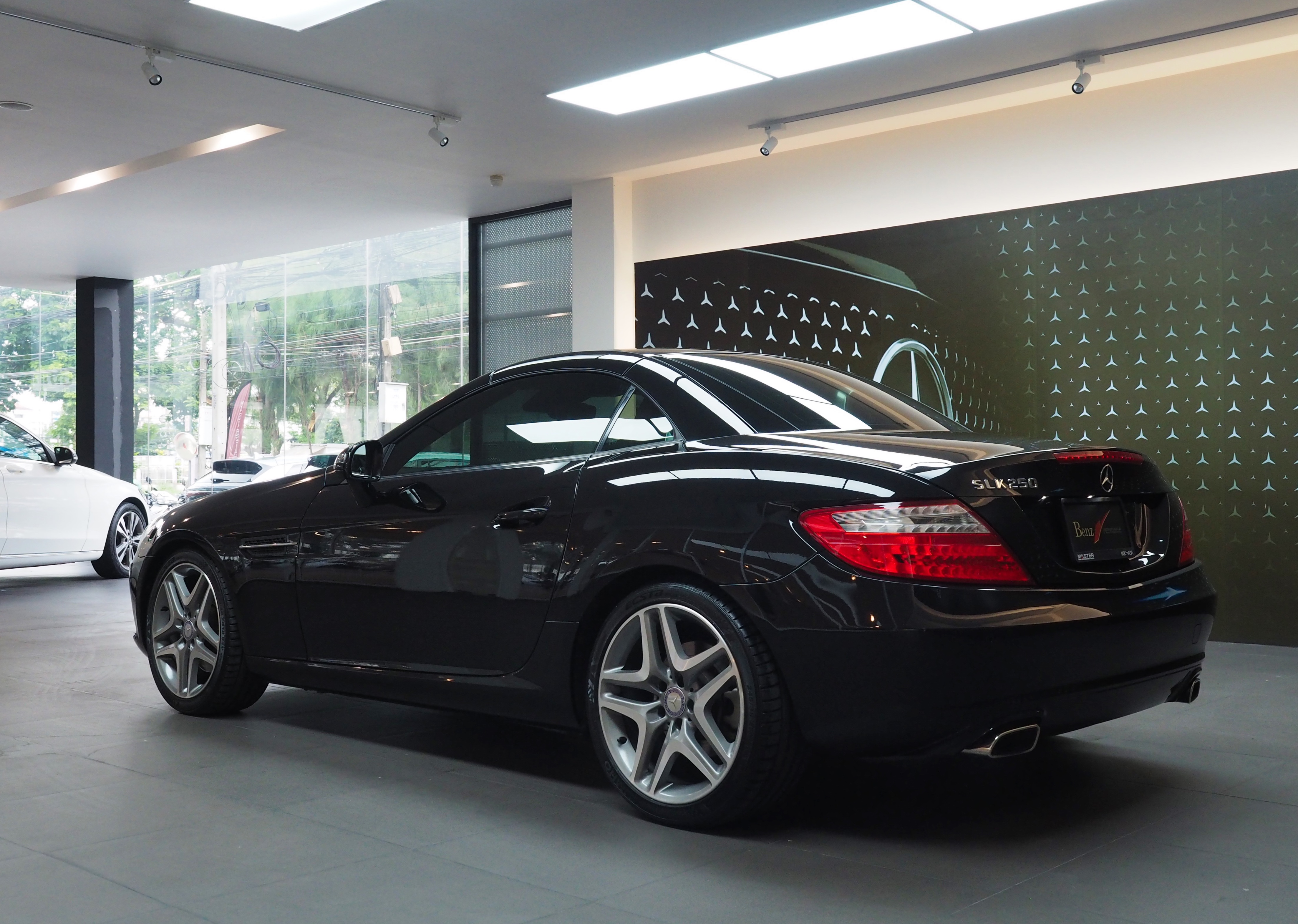 จองแล้ว SLK250 AMG R172
