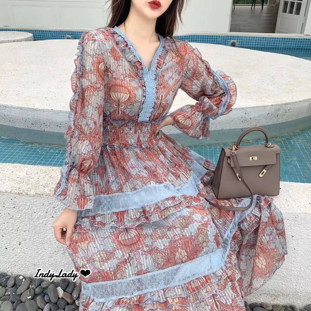 Maxi Dress เดรสแขนยาวคอวี