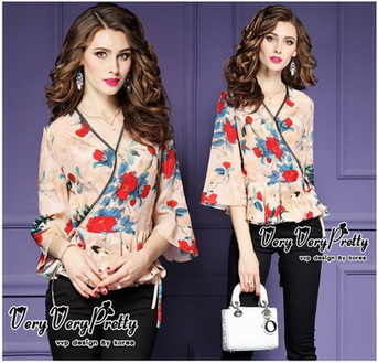 เสื้อครอปปลายระบายทรงแขนบาน