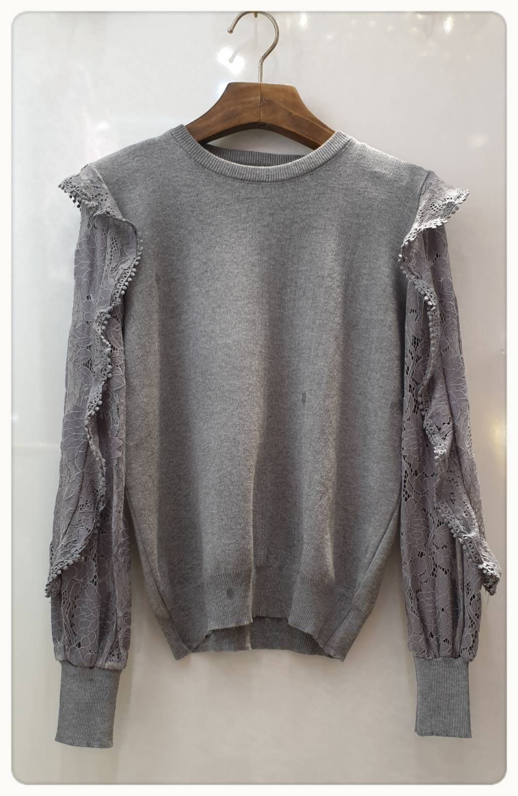 เสื้อทรงปล่อยๆ แขนยาว ปลายแขนเป็นขอบยาง