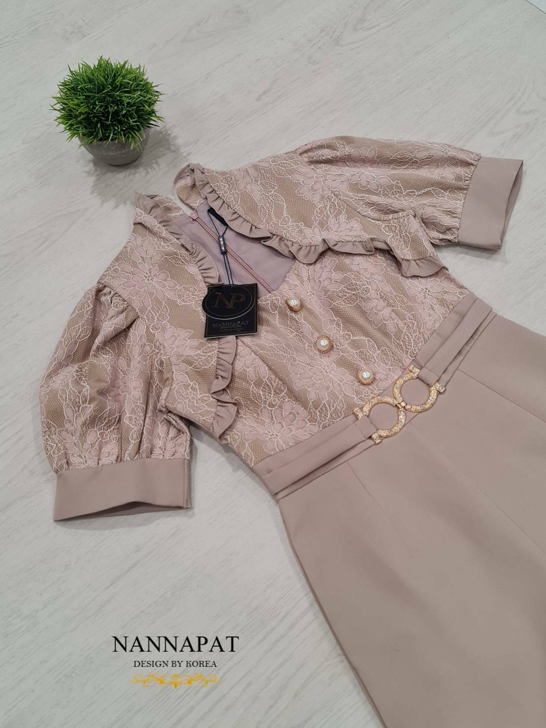 เพลสูทแต่งอะไหล่-กระดุมสวย