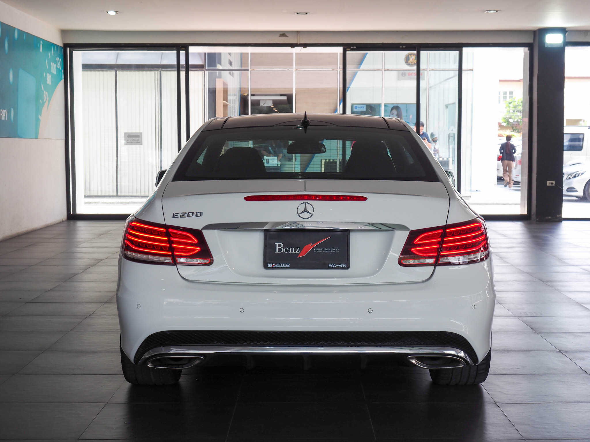 จองแล้ว E200 Coupe AMG W207