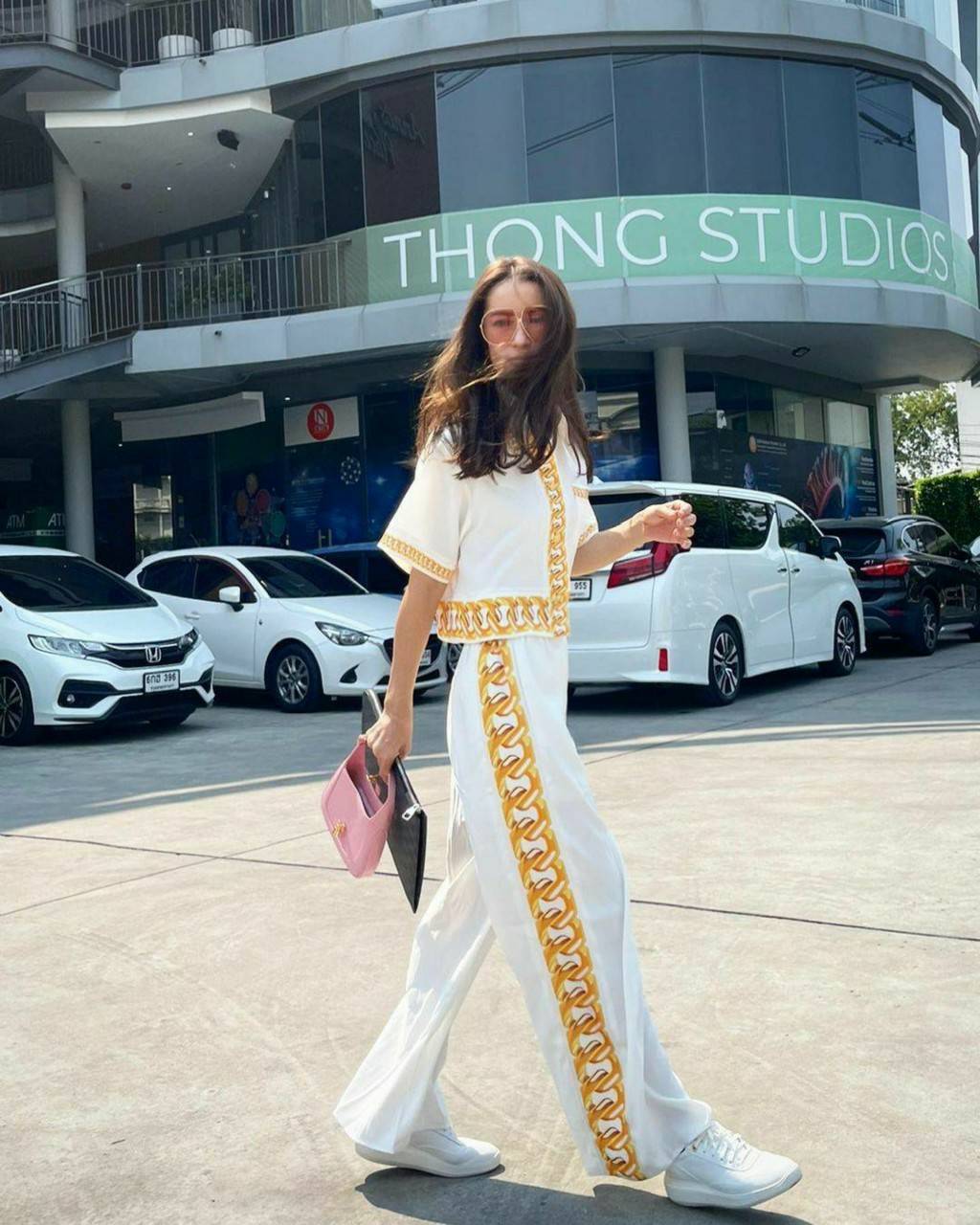 เสื้อกระดุมหน้า มีกระเป๋า กางเกงขาบาน