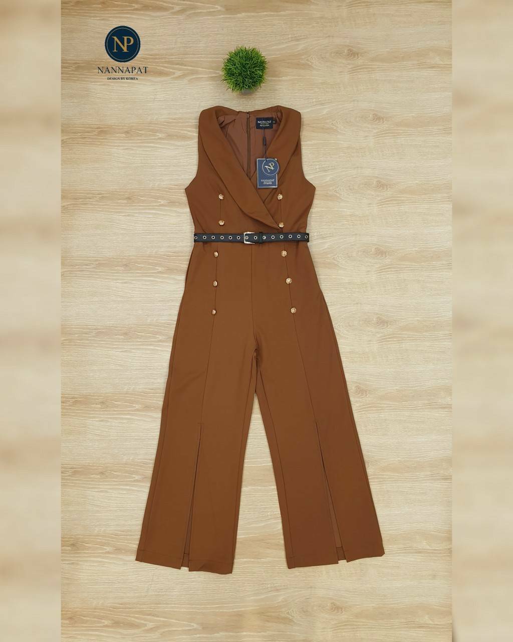 จั้มสูทแต่งกระดุมกางเกงผ่าหน้า