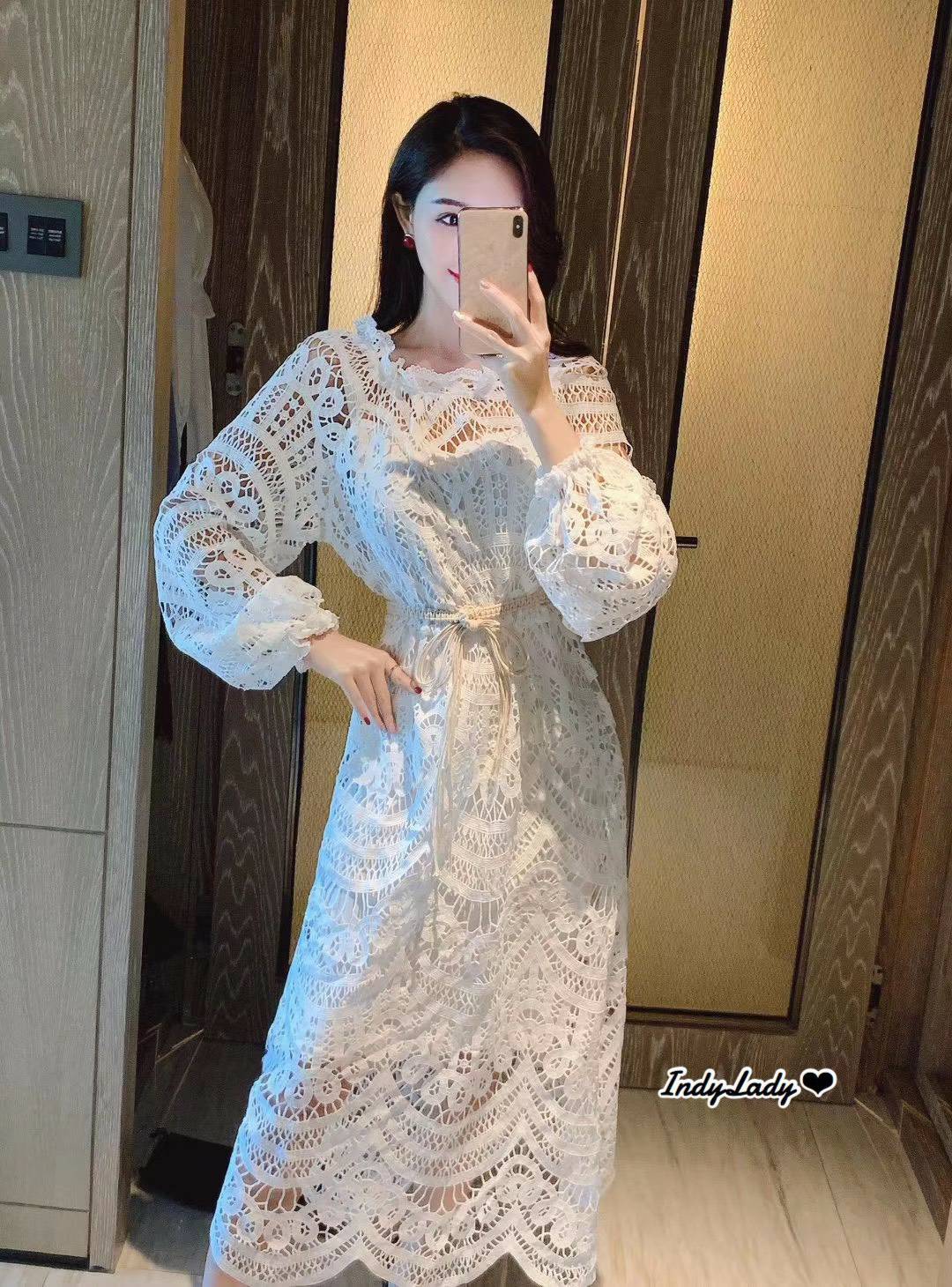 เดรสยาวคอระบายแขนยาว