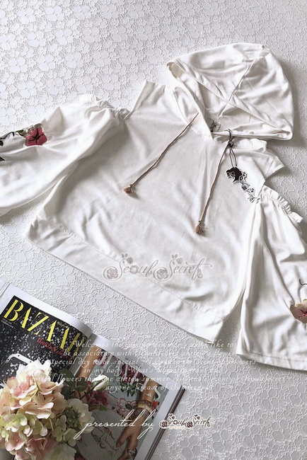 เสื้อเนื้อผ้าโฟรเวย์โทนสีขาวออฟไวท์