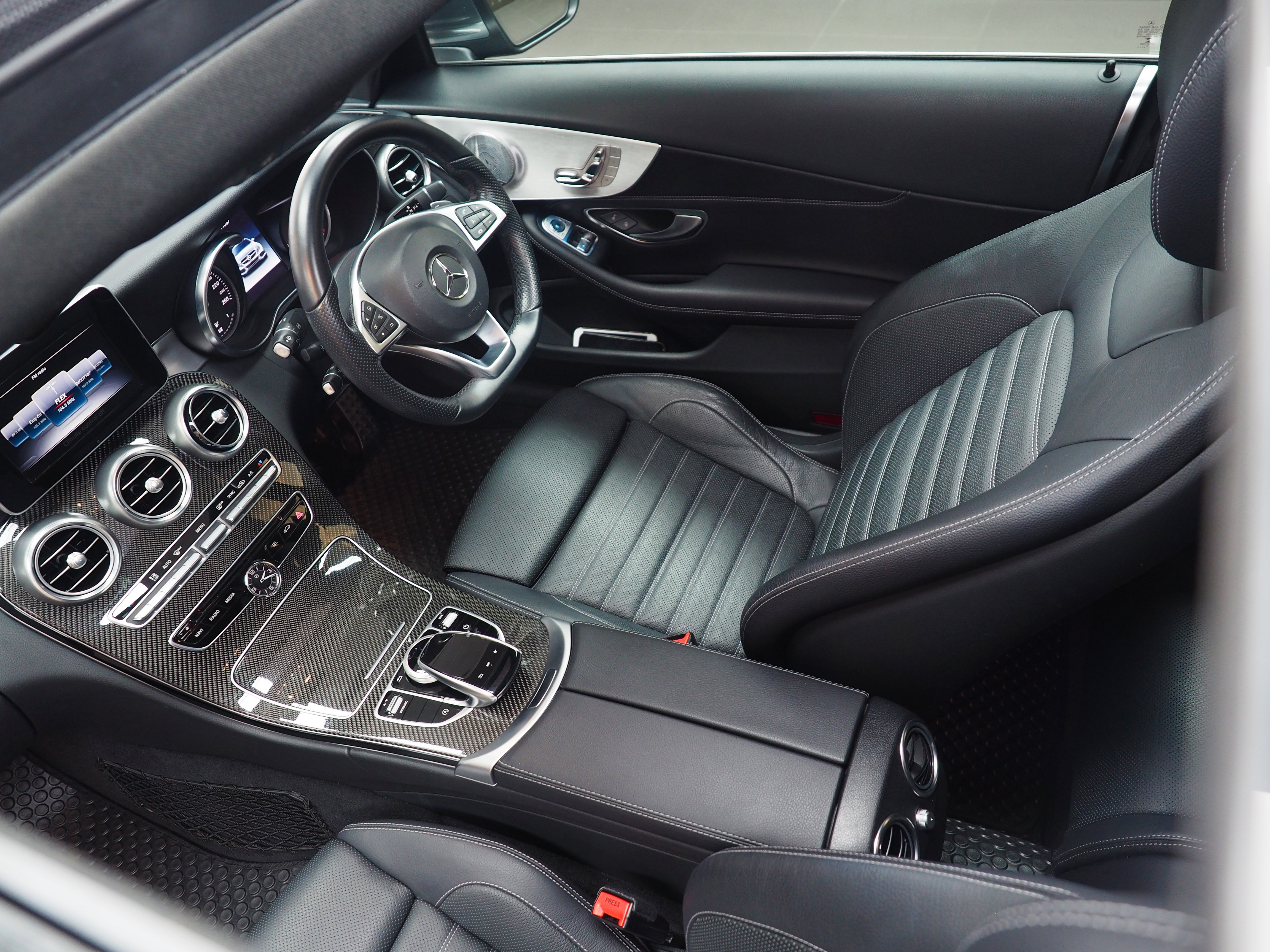 จองแล้ว C250 Coupe AMG W205