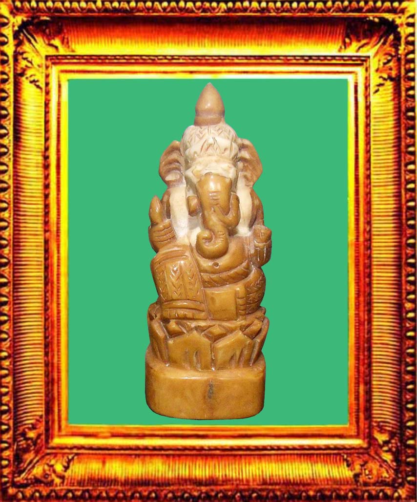 พระพิฆเนศวร์แกะจากงาชิ้นใหญ่ องค์ที่ 2 (ฐาน 3.7 ซ.ม. สูง 9.0 ซ.ม. หนัก 80.95 กรัม)