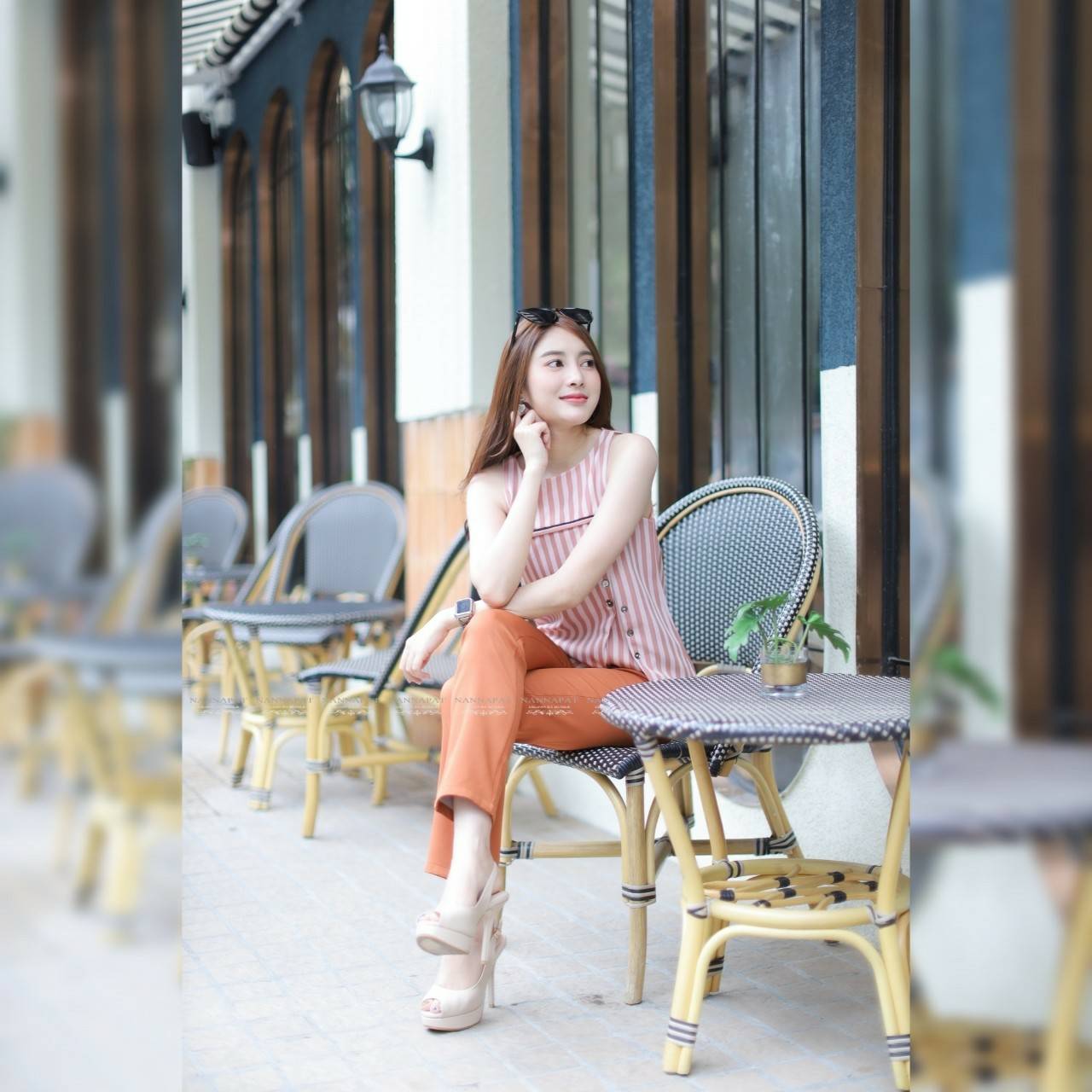 ตัวเสื้อเป็นซิปข้าง