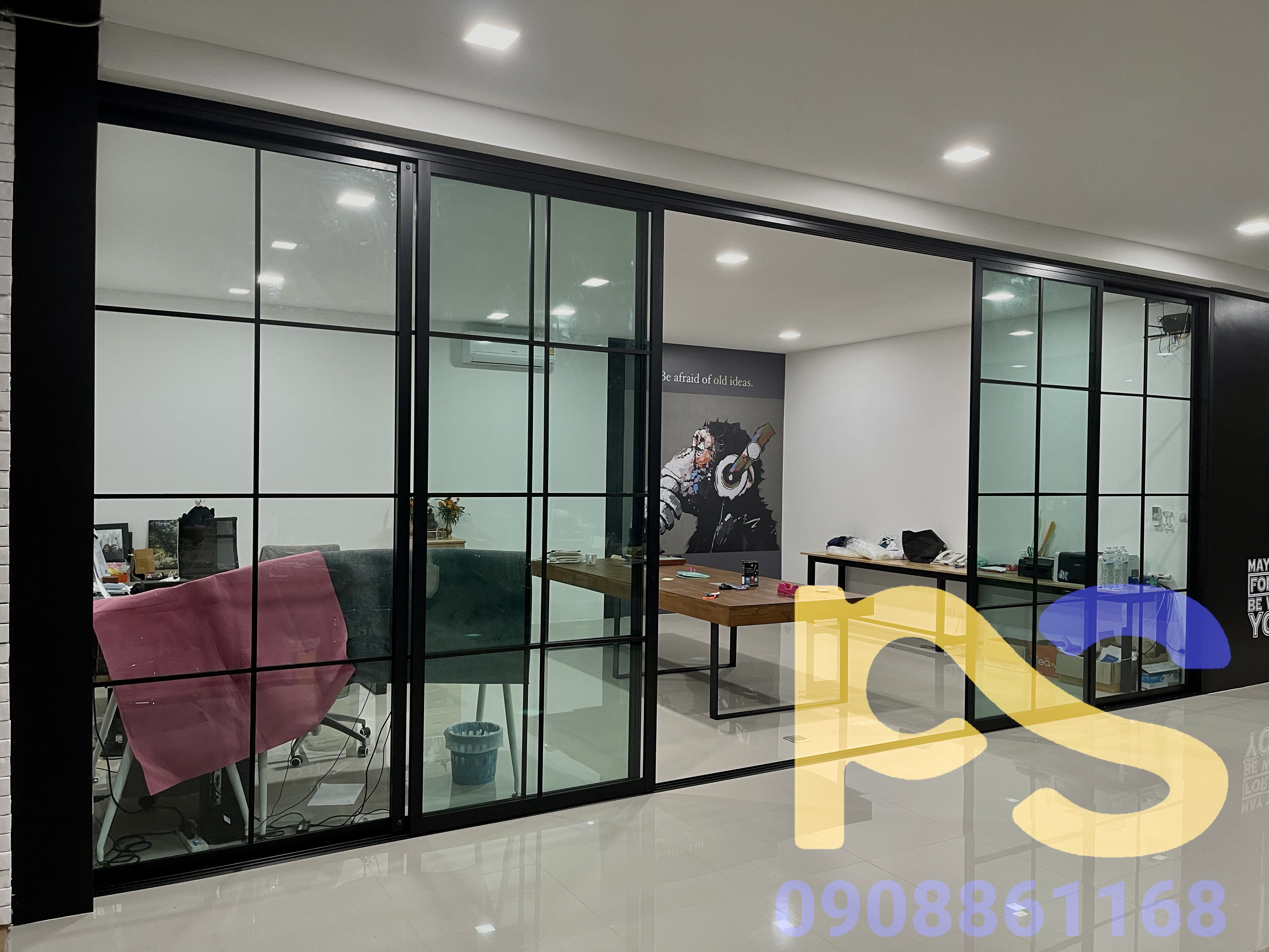 กั้นห้องด้วยประตูบานเลื่อนหกบานกระจกอลูมิเนียมคาดลายลูกฟัก