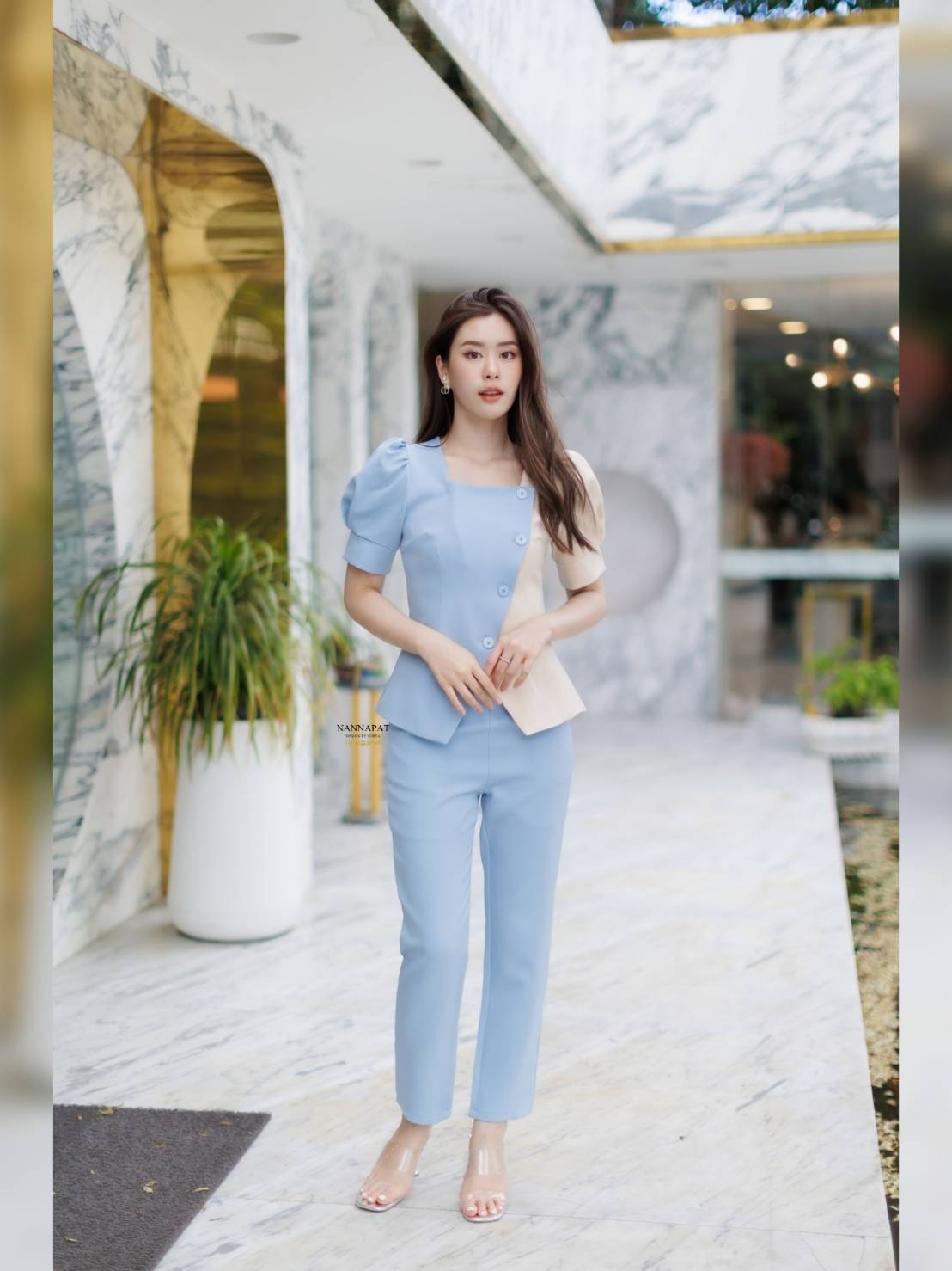 เสื้อทูโทนตัดสีกันลงตัว งานกระดุมีหน้า