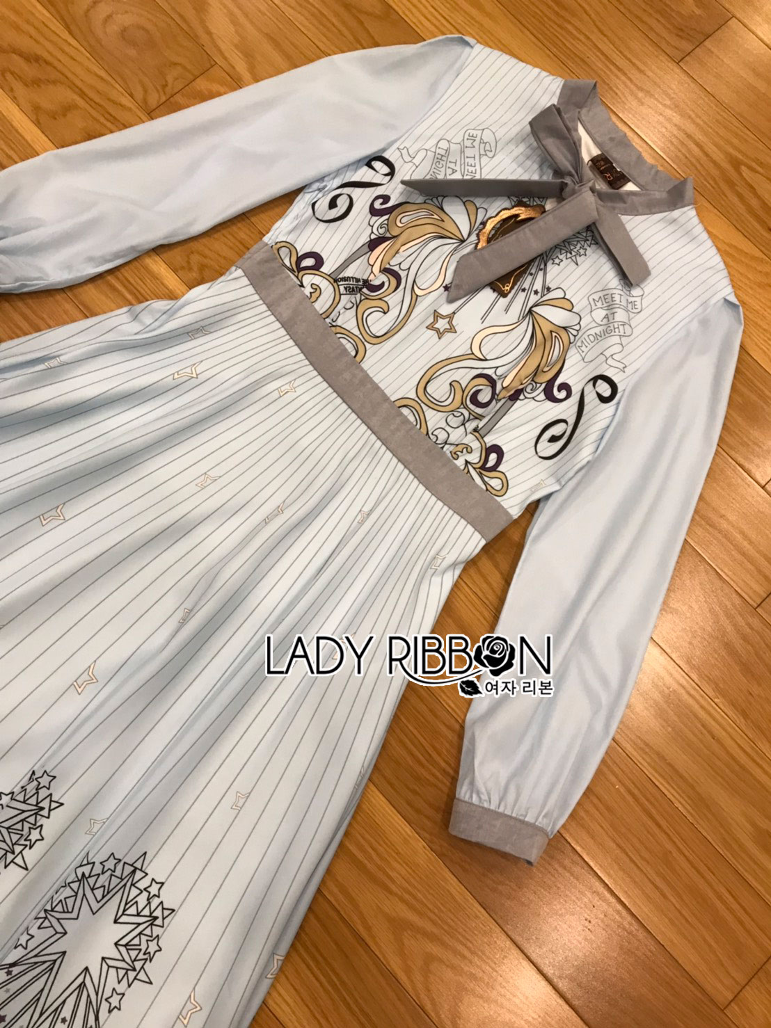 Ribbon Dress เดรสสั้นสีฟ้าอ่อนพิมพ์ลายทางและลายดาว