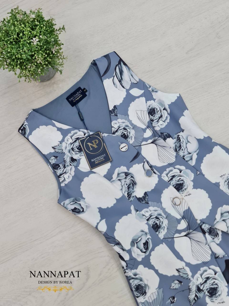 เสื้อแขนกุดกระดุมหน้า