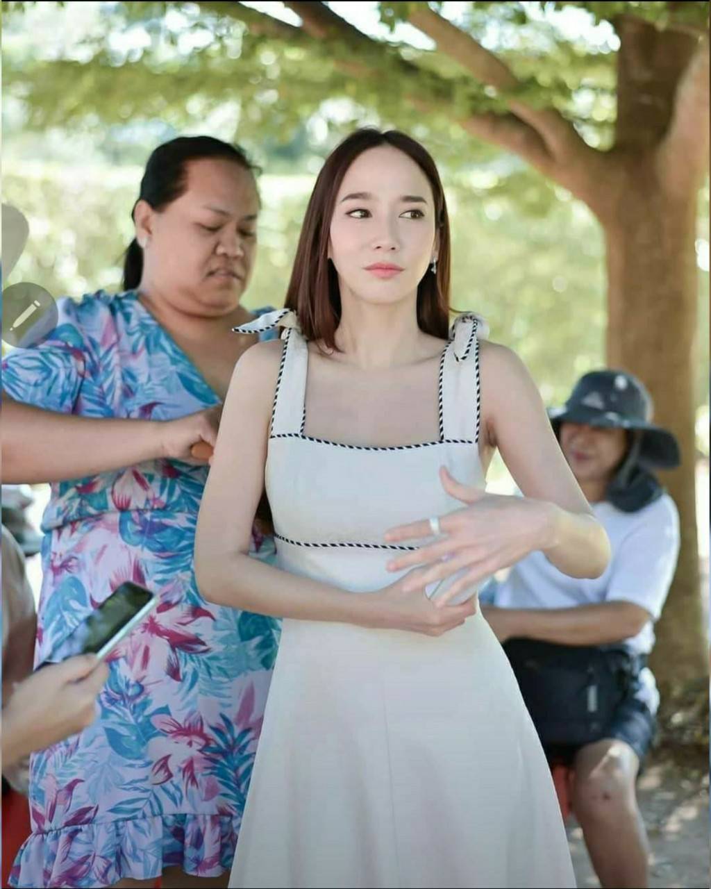 ชุดเดรสซิปหลังไหล่ผูก