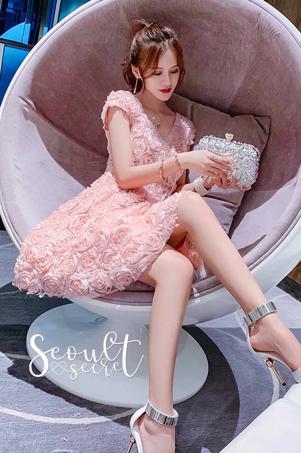 เดรสทรงคอวีหน้าหลังนะคะ ทรงแขนกุด