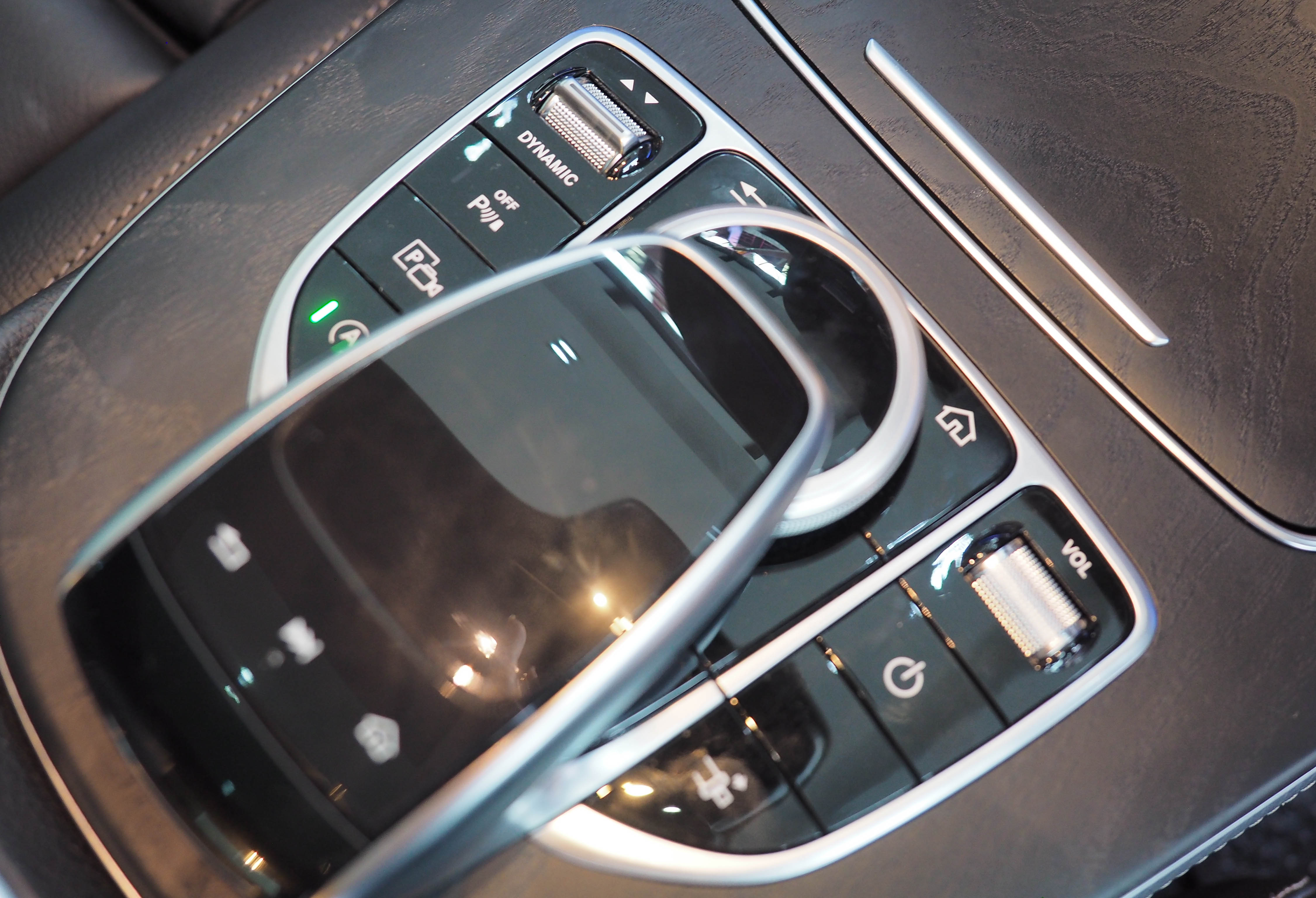 จองแล้ว E200 Coupe AMG Dynamic W238