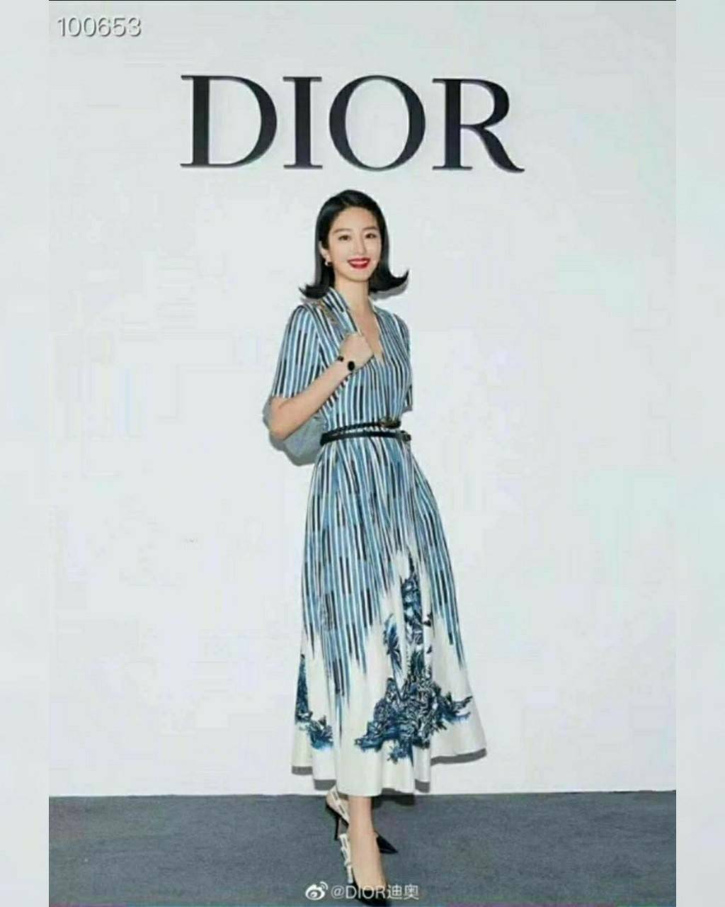 เดรสพิมพ์ลายพร้อมเข็มขลัด