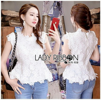 เสื้อแขนกุดคอสูงผ้าลูกไม้ตกแต่งชาย