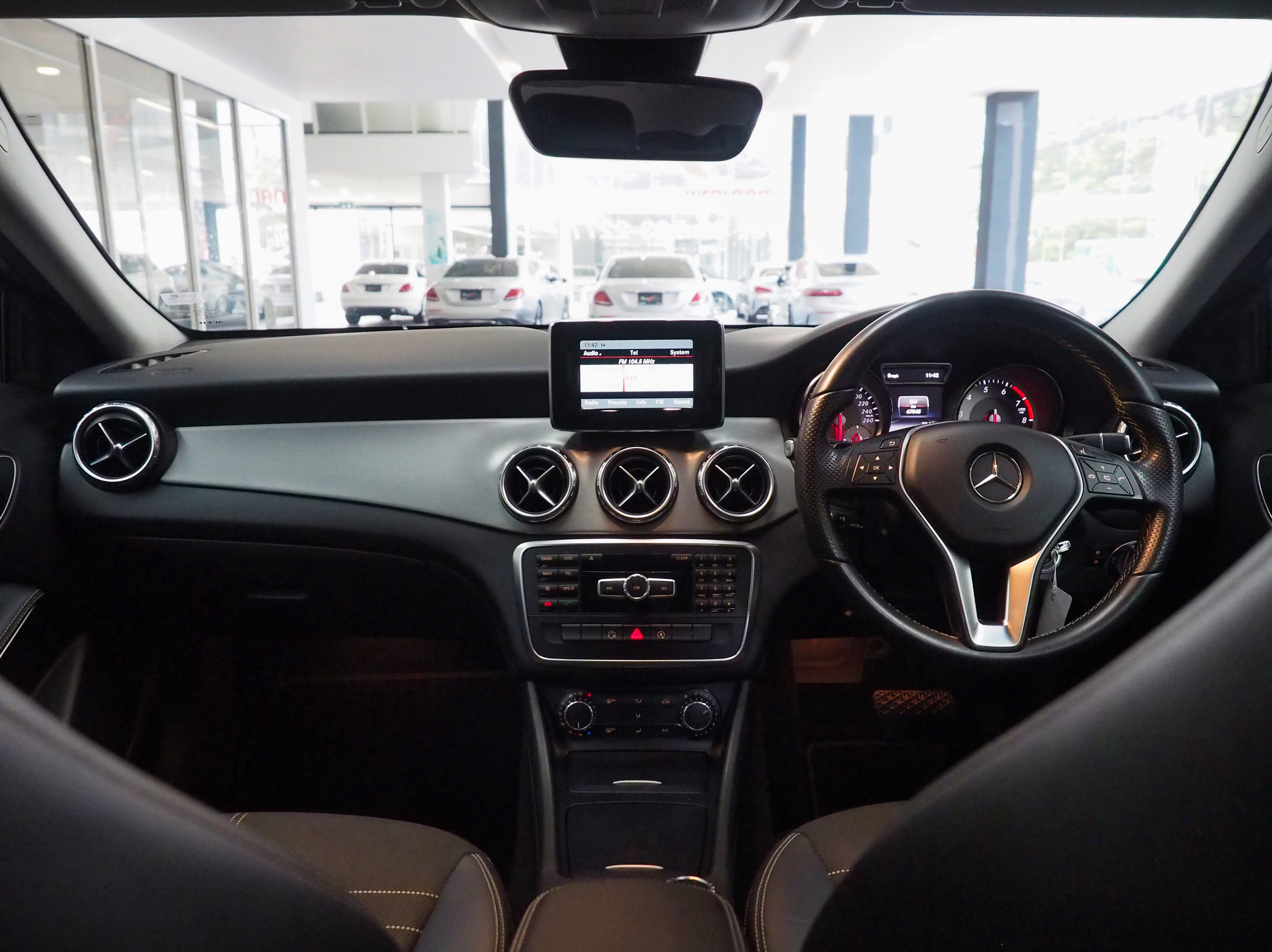 จองแล้ว GLA200 Urban W156