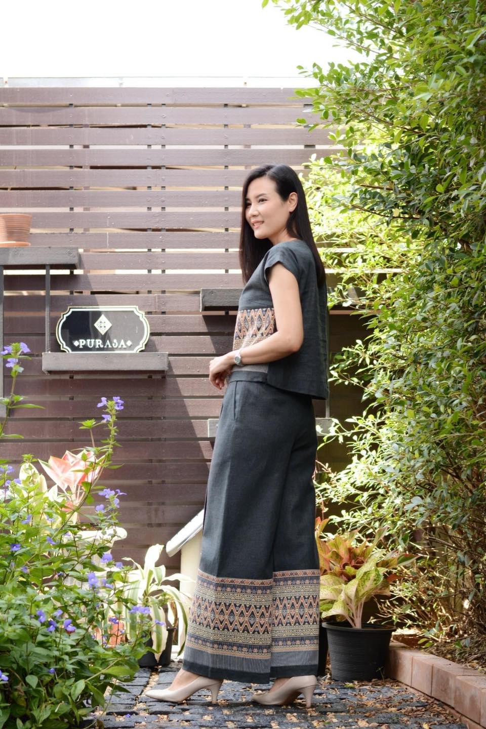 กางเกงป้ายตีนจก