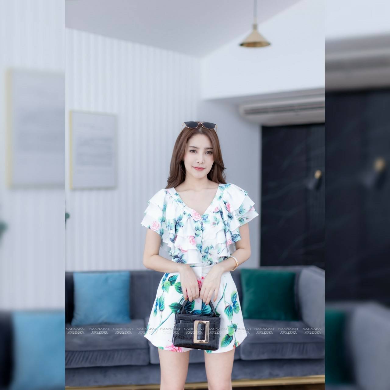 เสื้อกระดุมหน้าแต่งระบายใหญ่