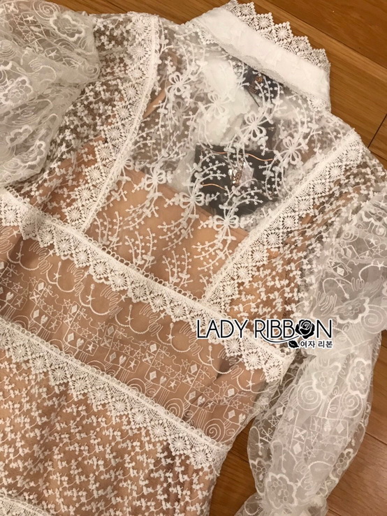 เชิ้ตเดรสผ้าลูกไม้สีขาวพร้อมซับในสีนู้ด