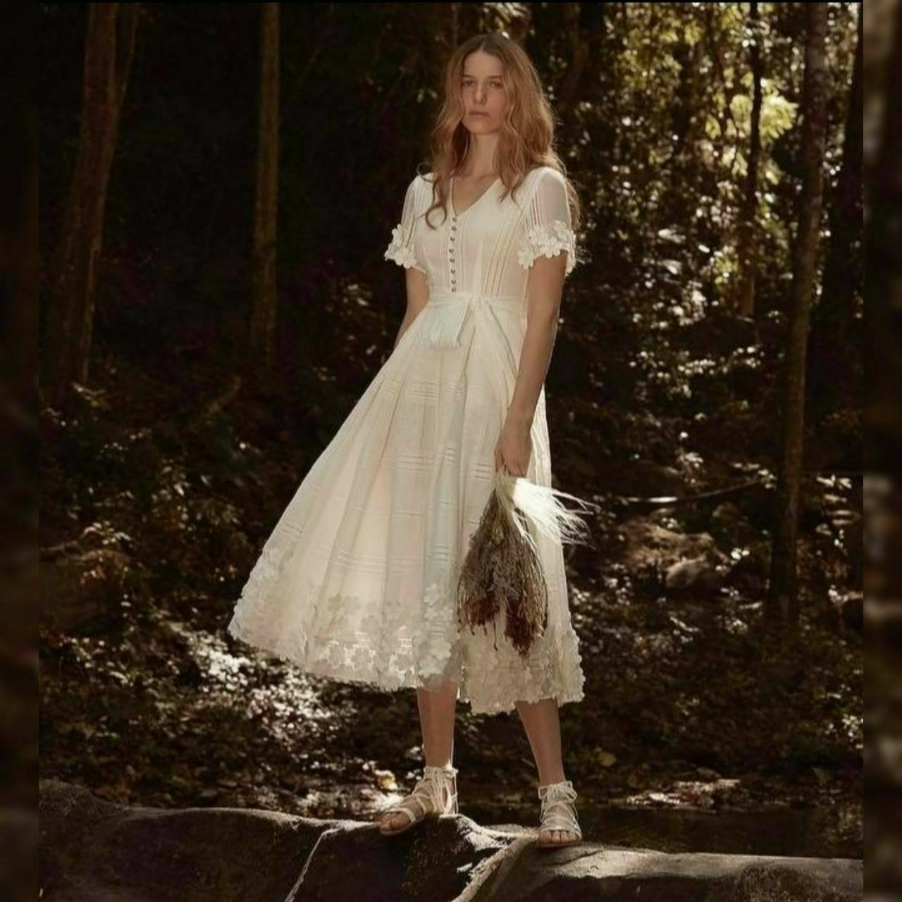 เดรสงานซิปหลัง แต่กระดุมมุกหน้า