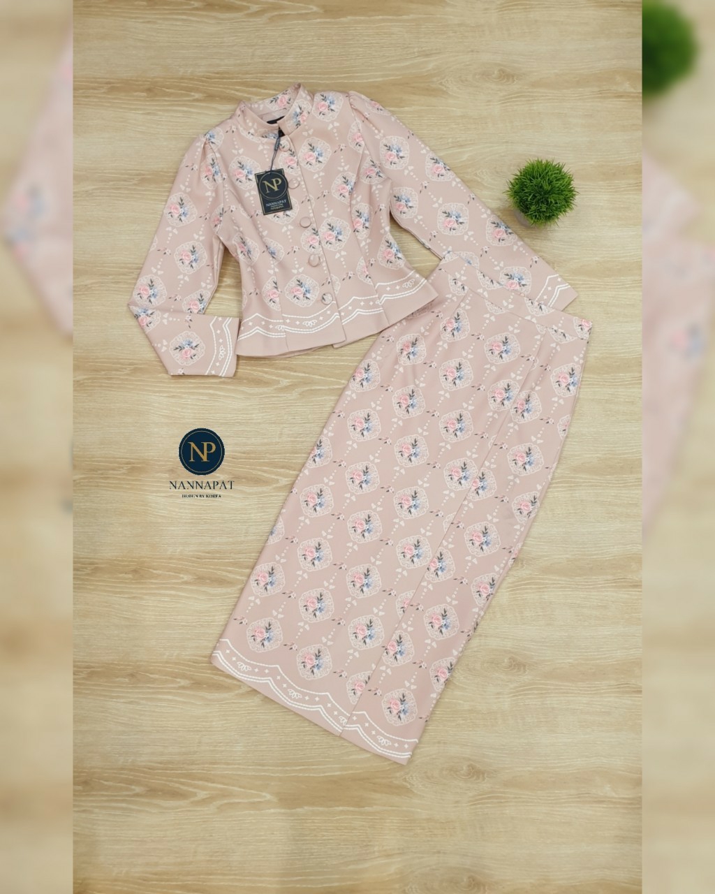 ตัวเสื้อกระดุมหน้า มีฟองน้ำที่ไหล่