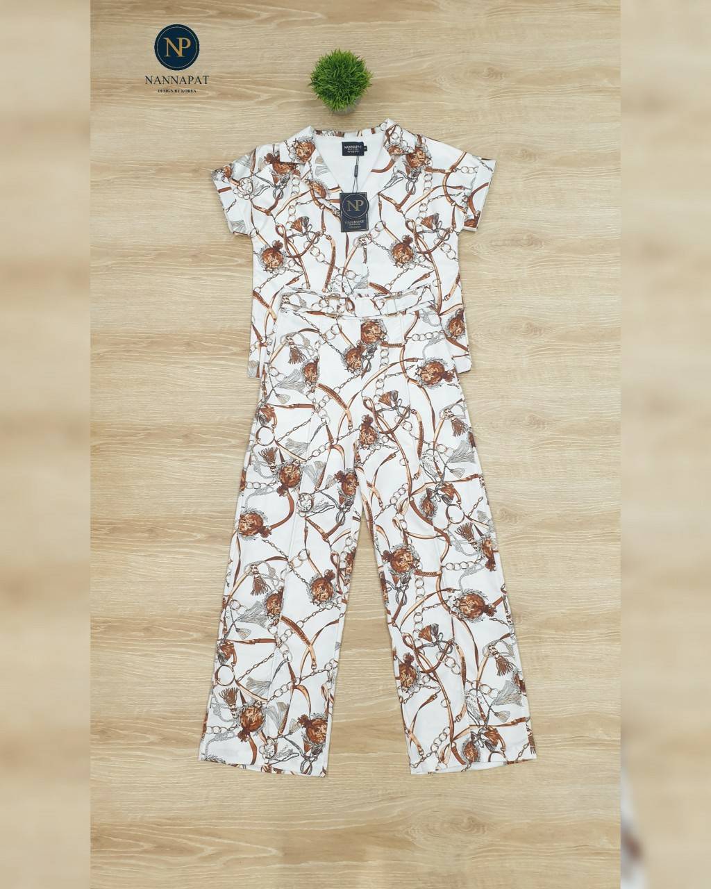 ตัวเสื้อสวนหัวได้เลยคะ กางเกงซิปหลัง