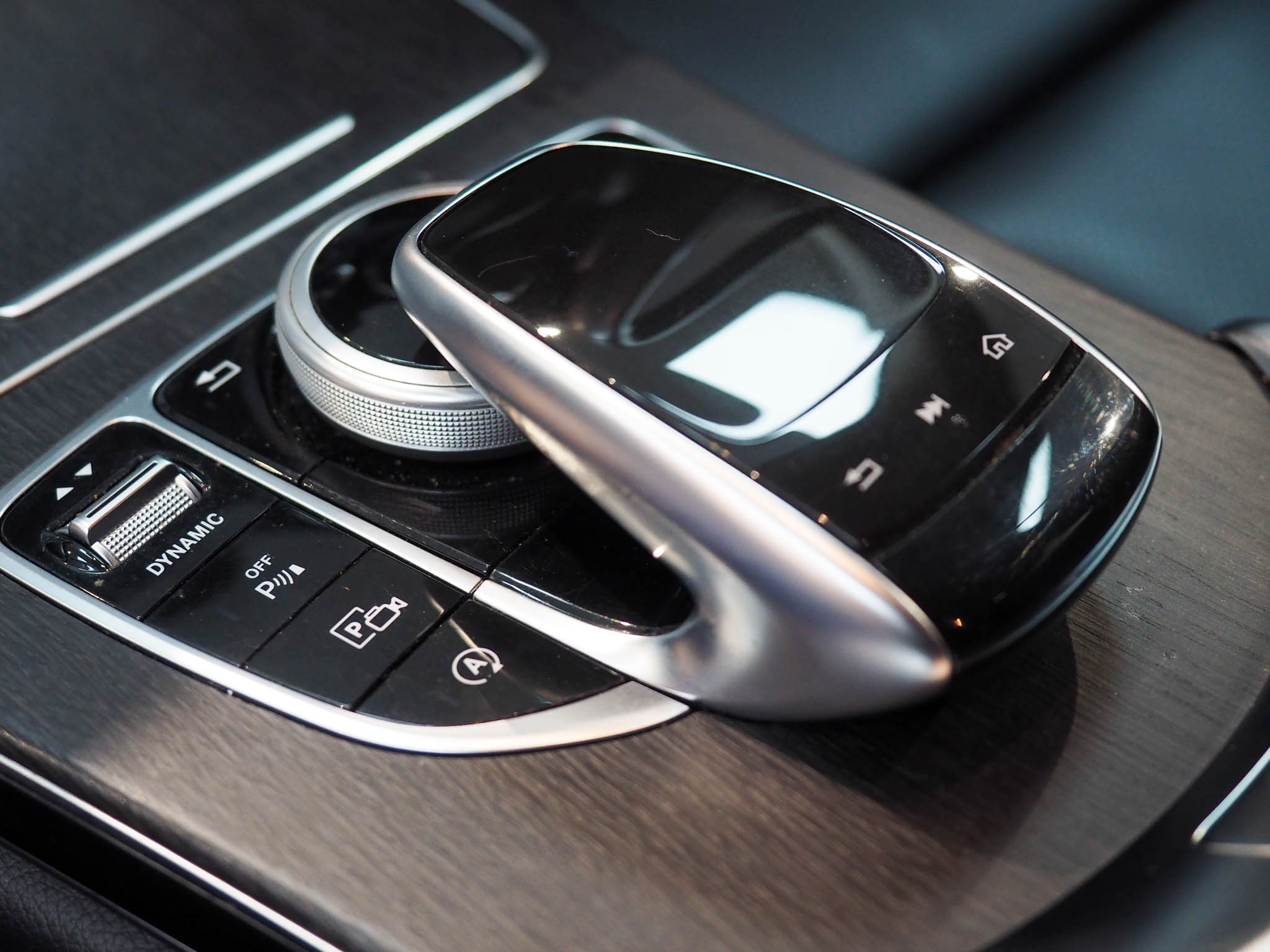 จองแล้ว C220d Avantgarde W205