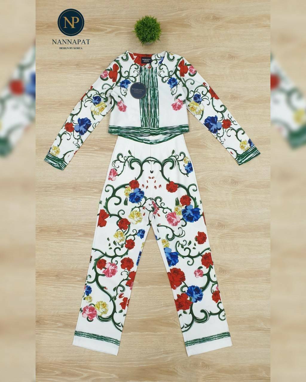 เสื้อคลุมมีตะขอหน้ากางเกงขายาว