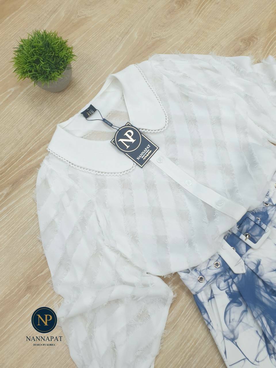 เสื้อกระดุมหน้าเนื้อผ้าสั่งทำพิเศษ