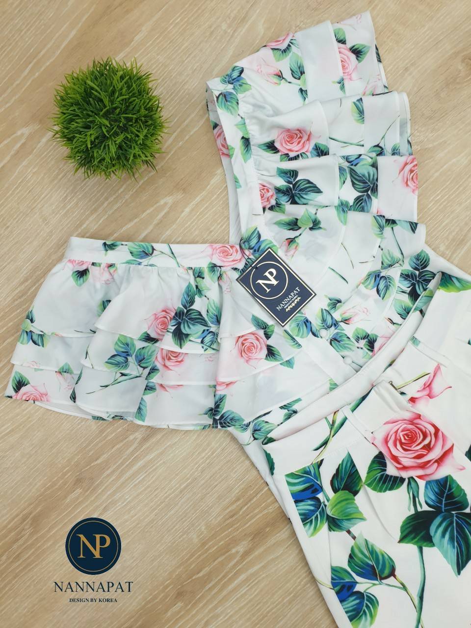 เสื้อกระดุมหน้าแต่งระบายใหญ่