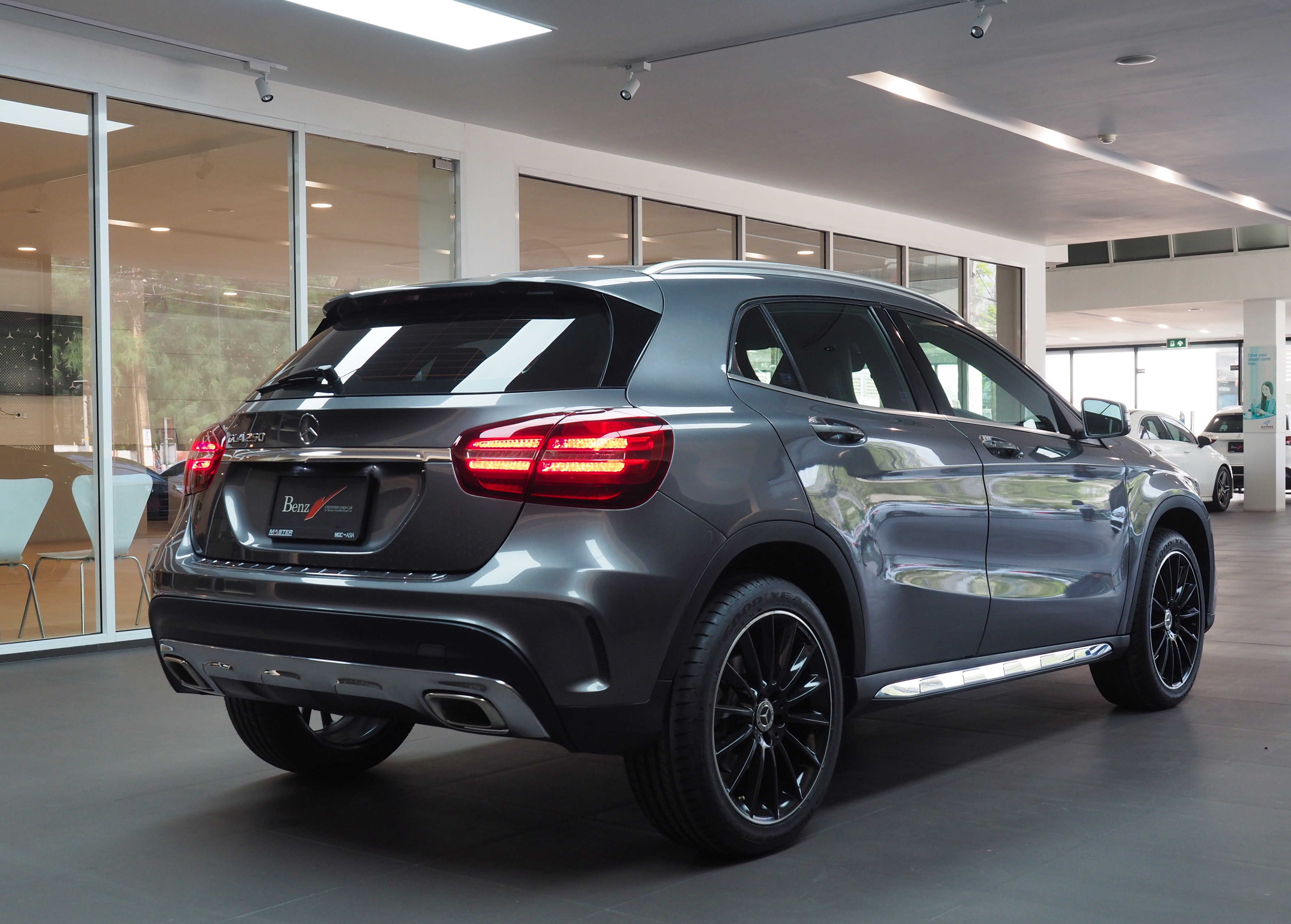 จองแล้ว GLA250 AMG Dynamic W156