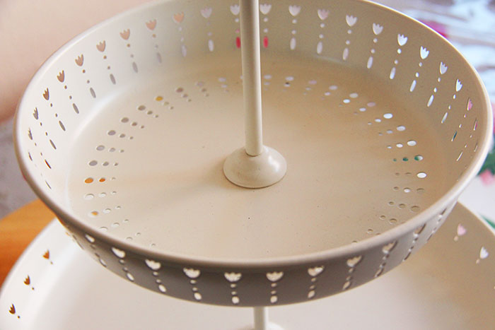 จานเสิร์ฟ 2 ชั้น, ขาว