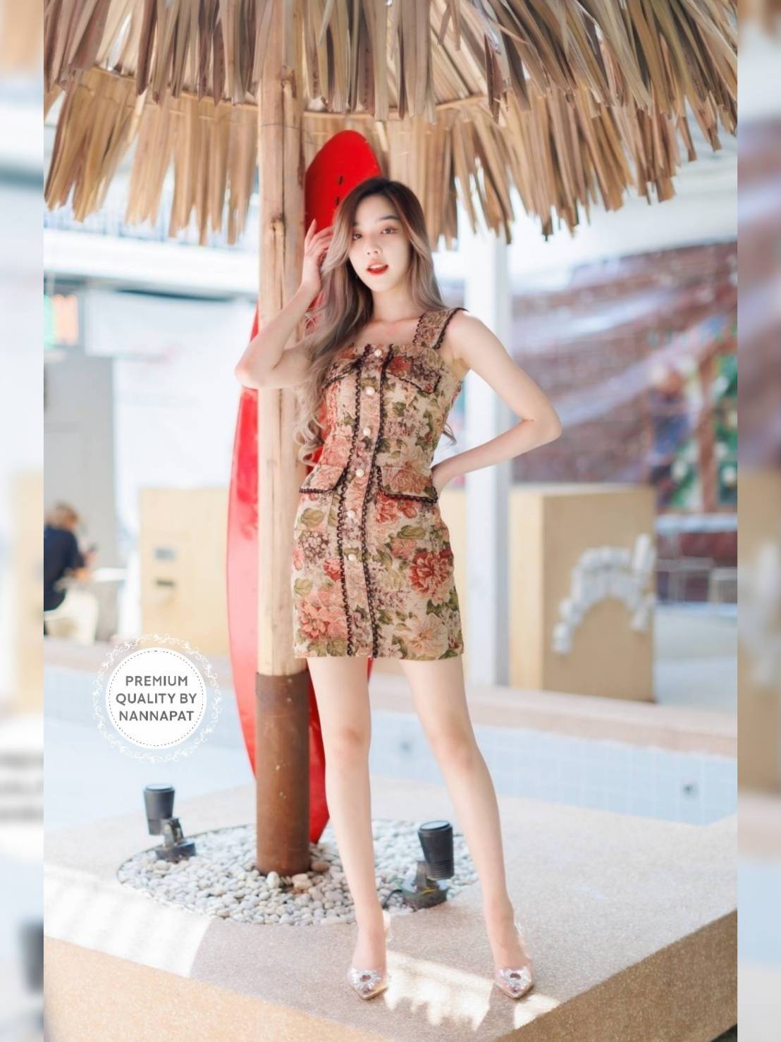 เดรสซิปหลัง แต่งกระดุม