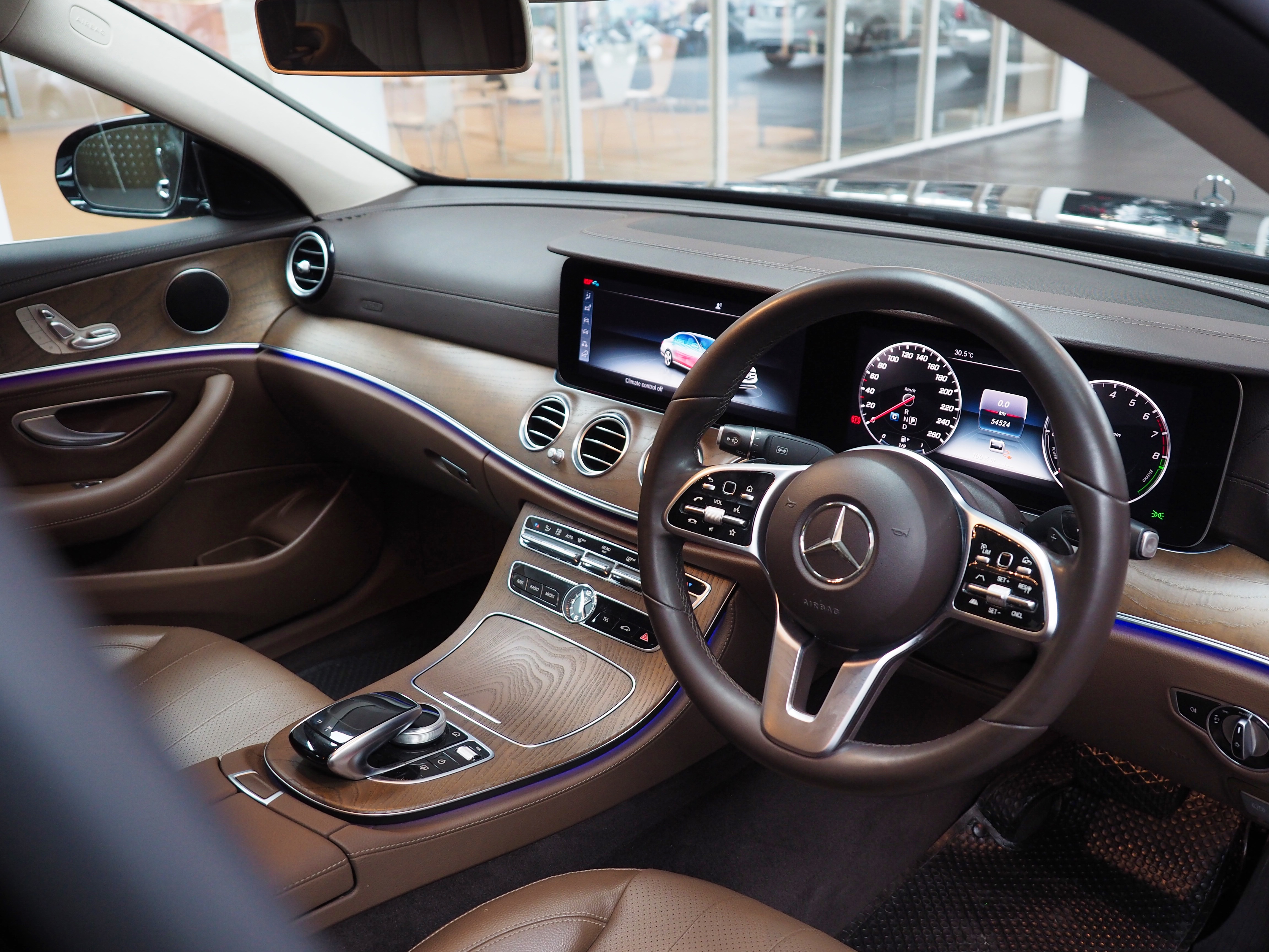 จองแล้ว E300e Exclusive Plug in Hybrid W213