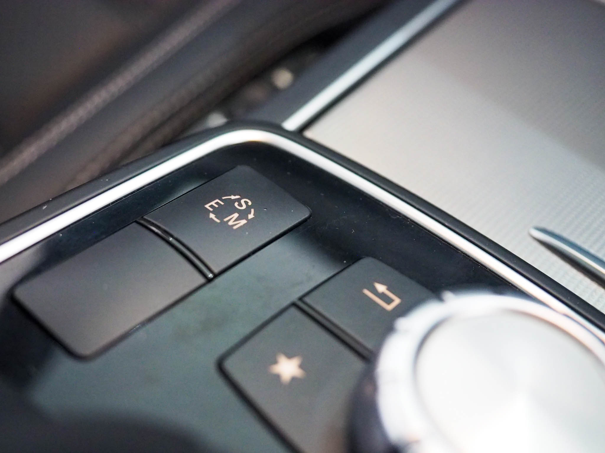 จองแล้ว E200 Coupe AMG W207