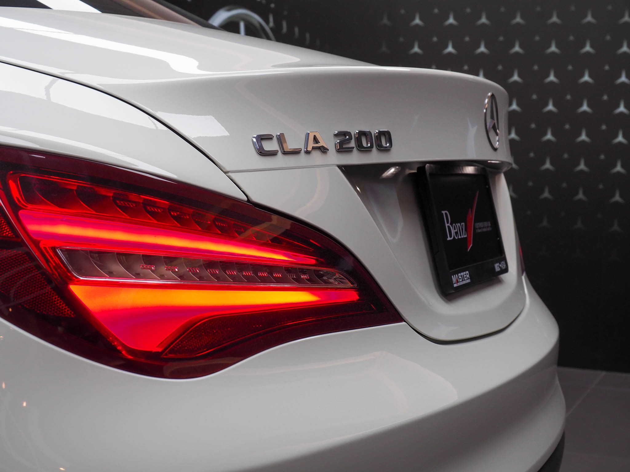 จองแล้ว CLA200 Urban W117