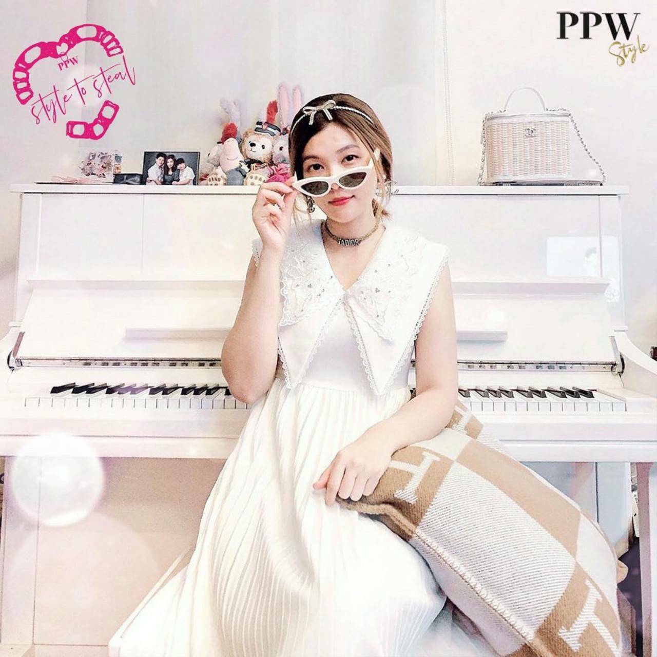 เดรสปกคอใหญ่แต่งเพชรเม็ดเล็กๆ