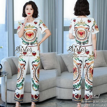เสื้อพร้อมกางเกงขายาวสี่ส่วน
