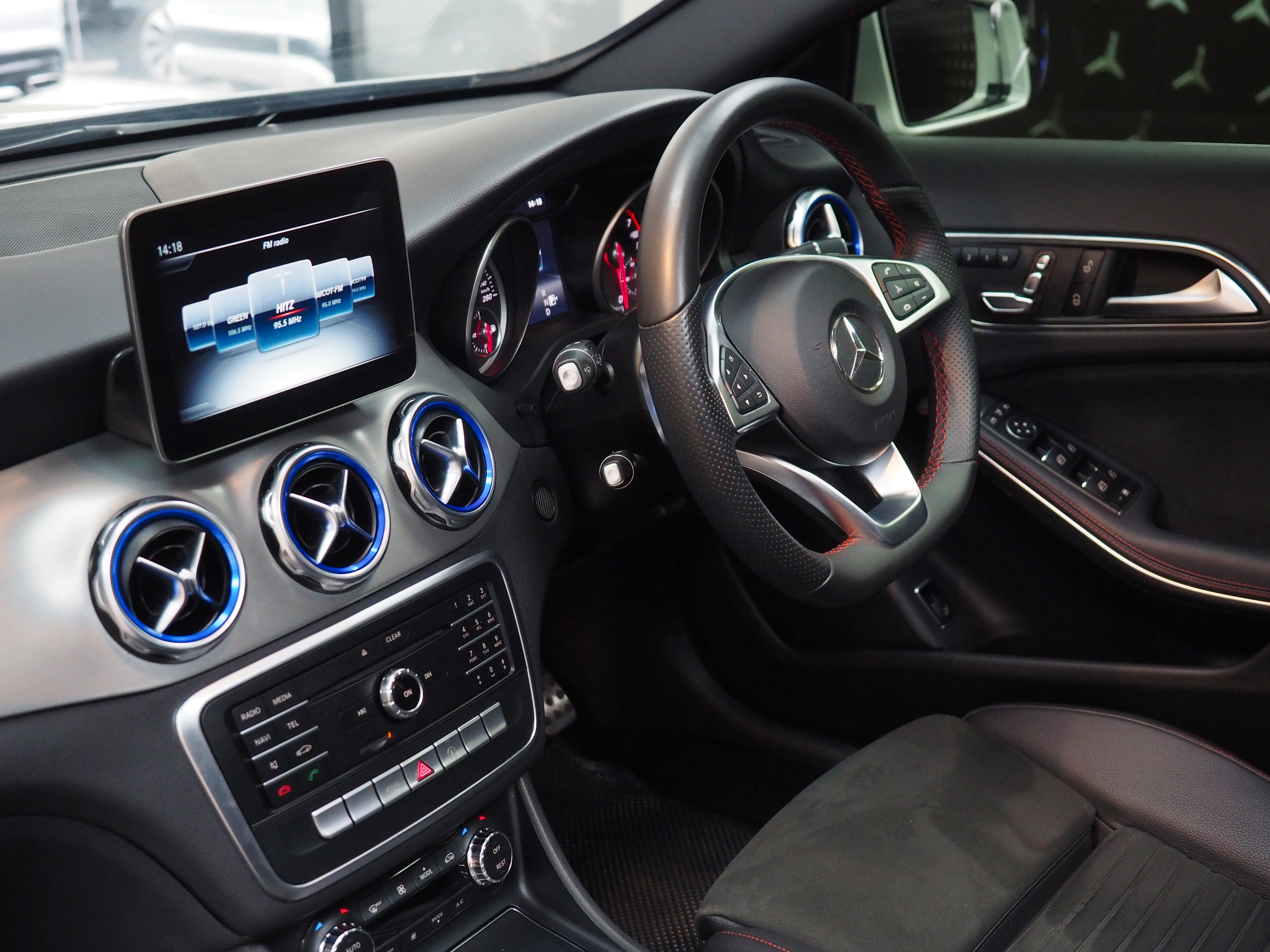 จองแล้ว GLA250 AMG Dynamic W156