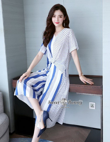 เสื้อทรงคอวีแขนสั้นด้านหน้าเอวบิด