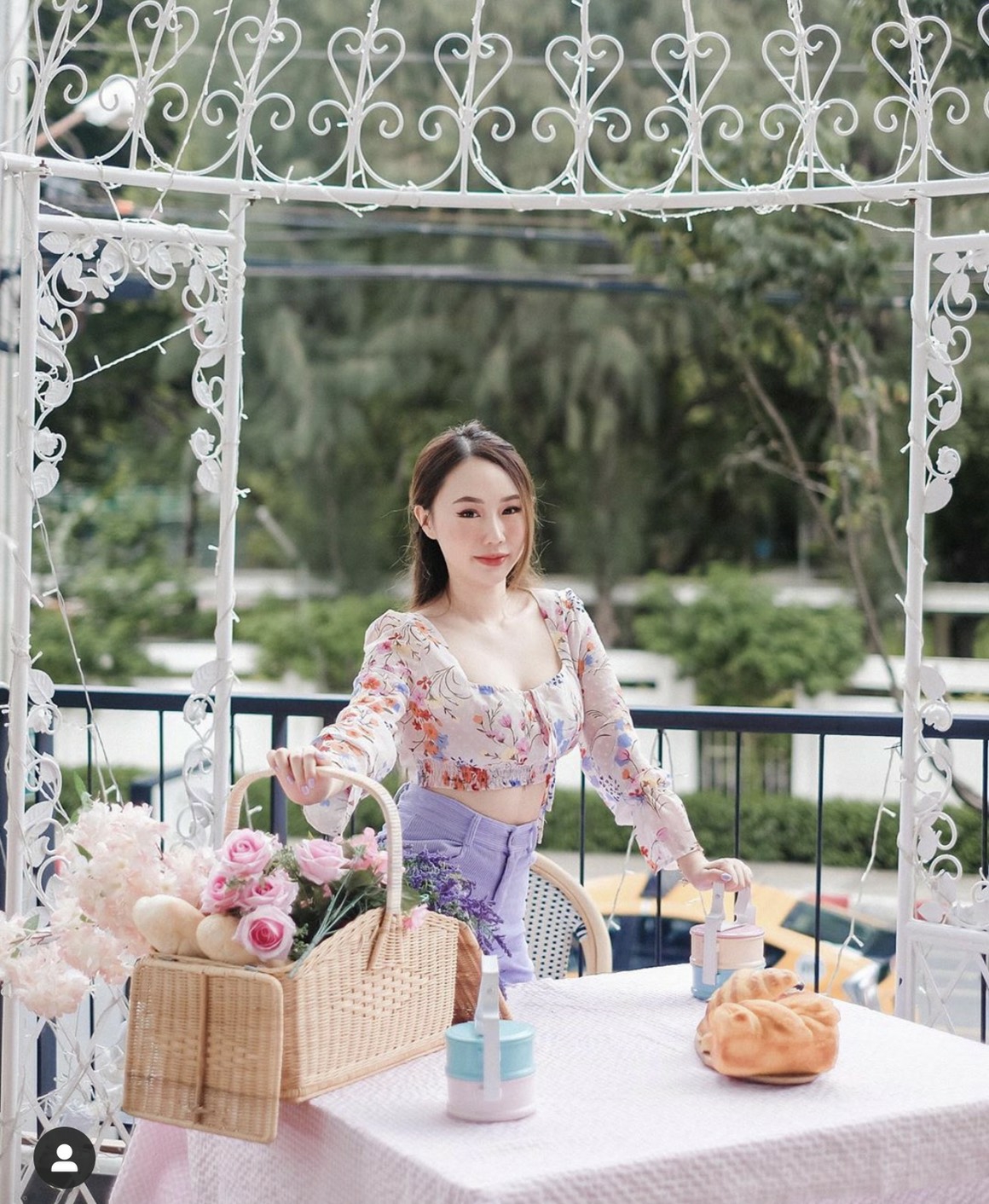 ผ้ามีเทคเจอร์ในตัวคอเหลี่ยมแขนยาว