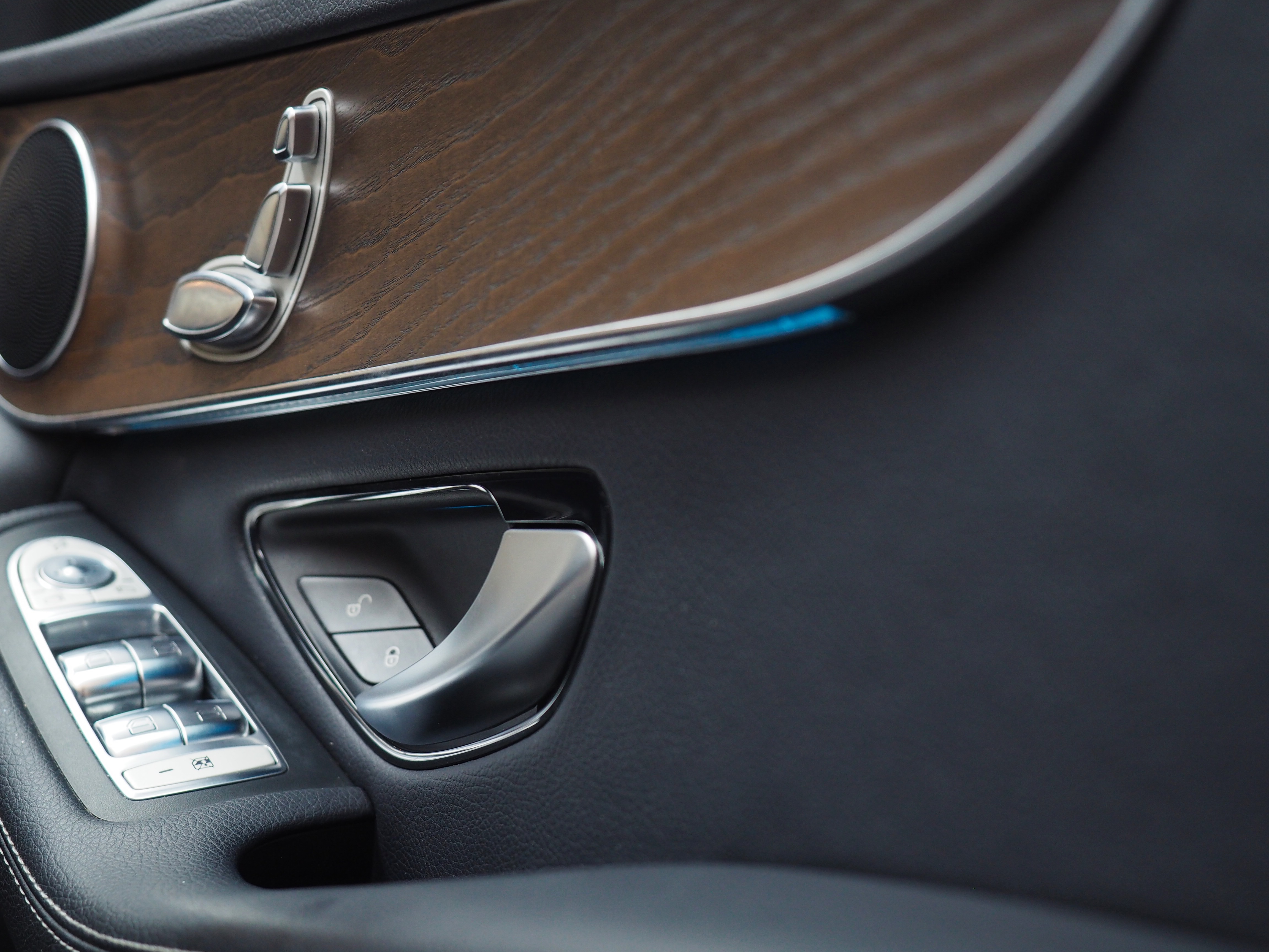 จองแล้ว GLC250d Off Road 4MATIC W253