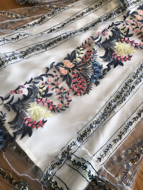 เดรสผ้าลูกไม้ทอลายดอกไม้สุดหวาน