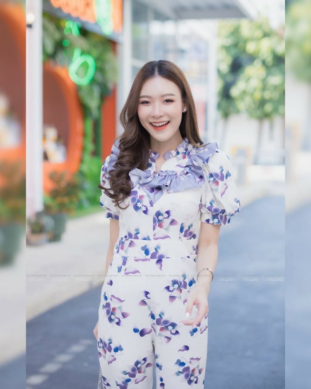 จั้มสูทซิปหลังแต่งระบายช่วงอก